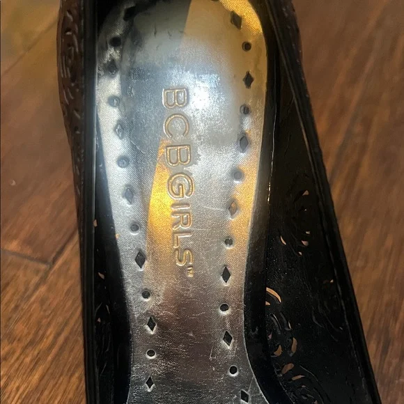 BCBGirls Black Laser-cut Rose Pattern Heels size 6 - Picture 8 of 9